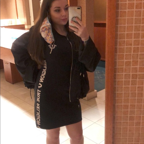 Meet your Posher, Mariah - Picture 4 of 8